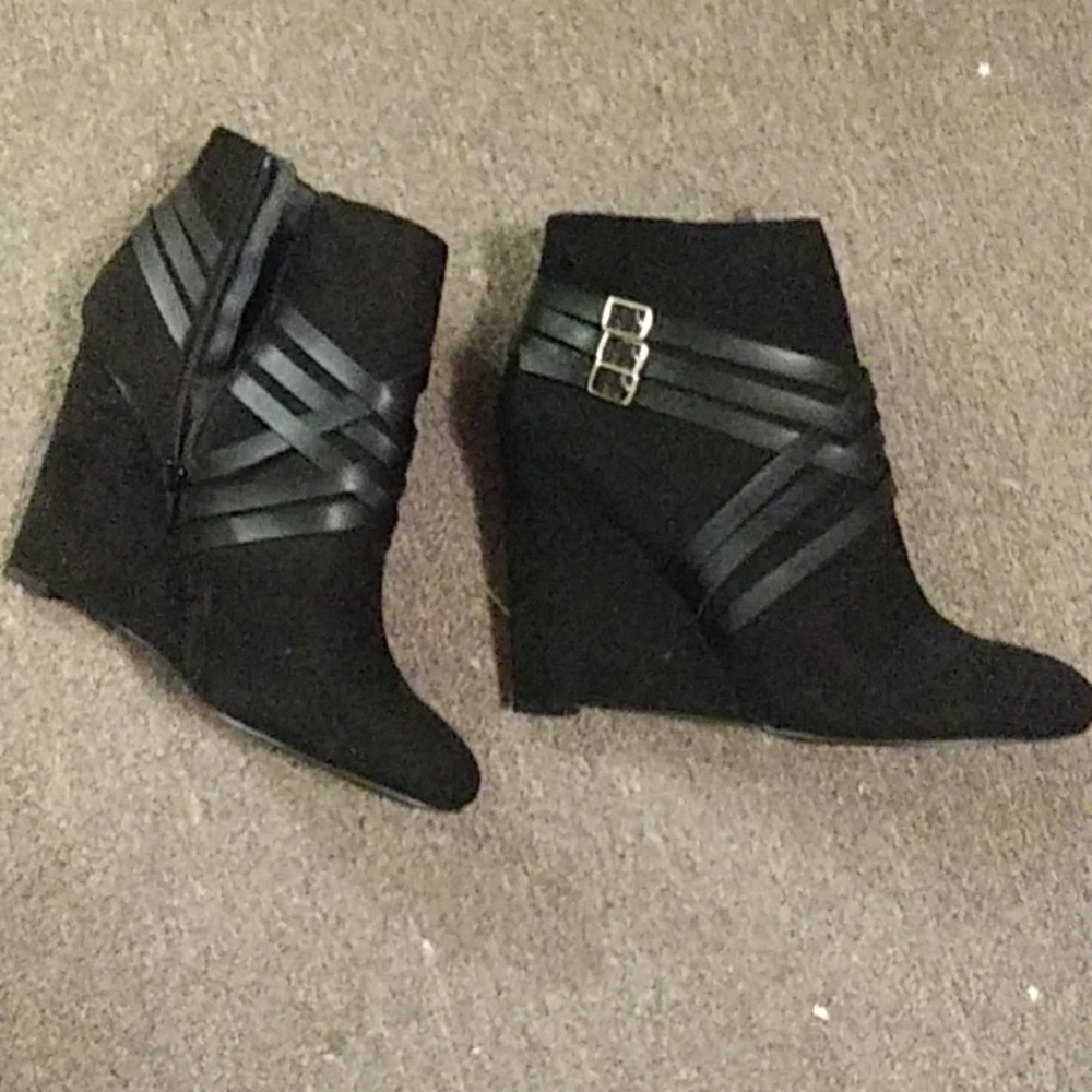 Black size 9.5 womens booties